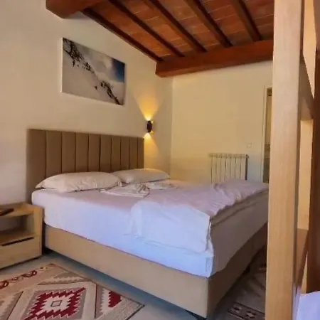 Penzion Alberti Llogara 3*