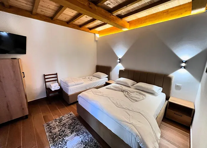Konukevi Alberti Llogara 3*